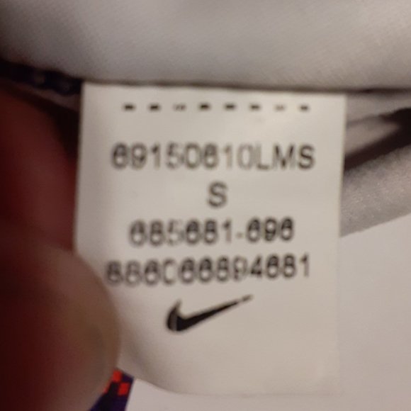 Nike Pro Women's Dri Fit Multi Tribal 1/2 Zip Pullover Top in Size S 685681-696 - Picture 5 of 6